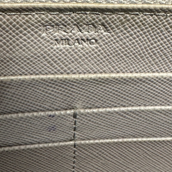 Prada Saffiano Continental Wallet in Lilac Full Inclusion EUC - Picture 15 of 15